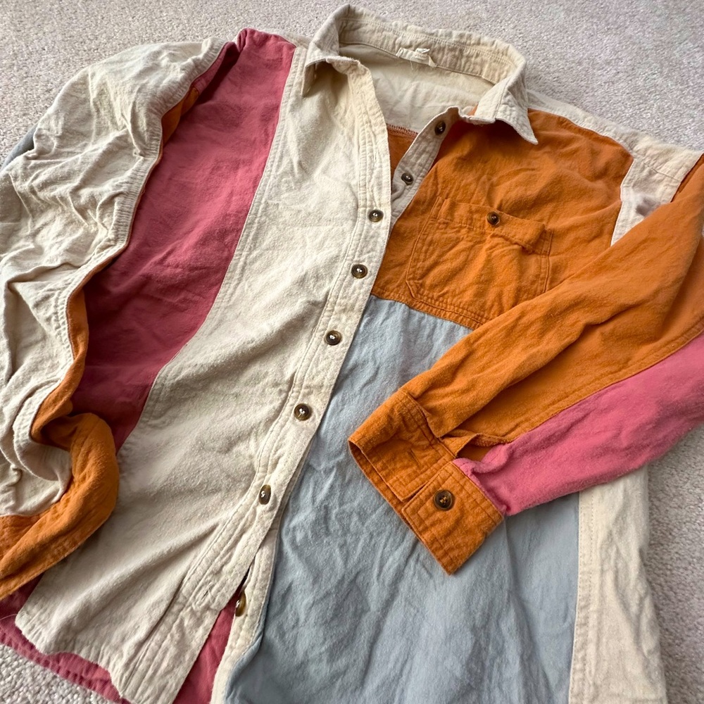 Color block button down! 🧡